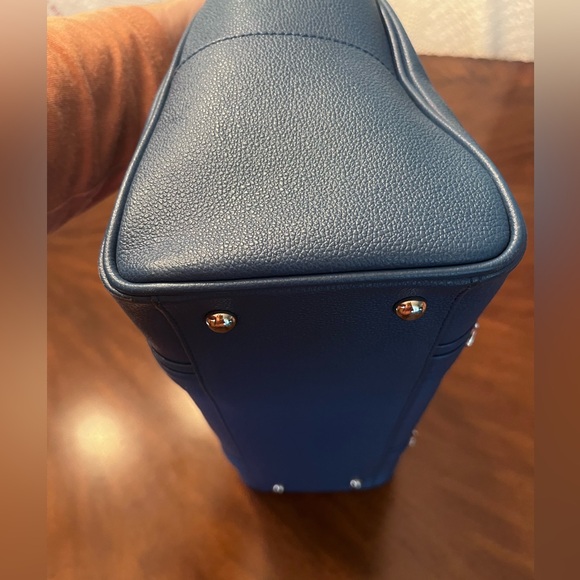 MCM Munchen N2003 No scratches on silver hardware.First photo accurate color - Picture 11 of 13